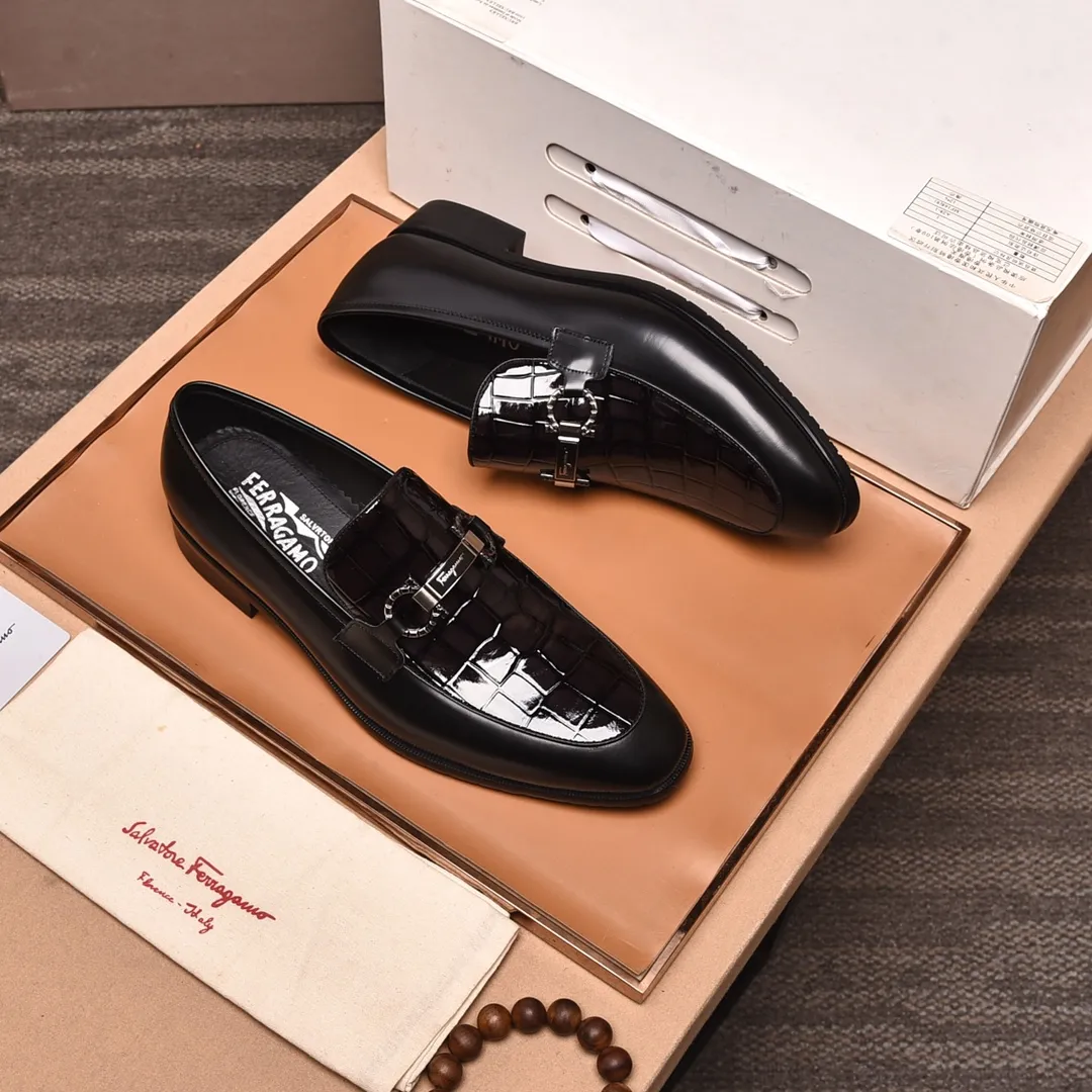 Men's shoes 💰540📛📛(water-dyed cowhide) Salvatore Ferragamo high-end (Salvatore Ferragamo) is the world's top luxury footwear brand. It comes from the fashion kingdom of Italy and is famous all over the world for its traditional handmade design and novel styles...🚶🏻🚶🏻New suit shoes are available simultaneously at the counter. This model is purely handmade. The fabric is imported from Italy's original first-layer cowhide. Soft water-dyed cowhide lining. Original authentic outsole🌀🌀Size: 38➖44